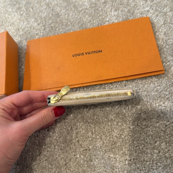 Authentic Louis Vuitton Damier Azure key pouch - Picture 10 of 11